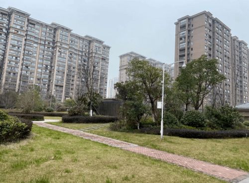 品牌开发商 物业vs非品牌,江宁这里一街之隔房价差距近5千元 ㎡