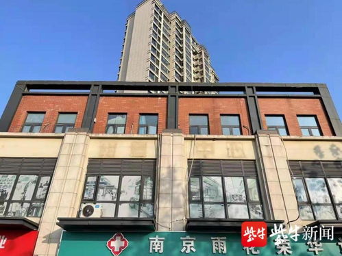 房产公司撤场后留下破损广告牌成隐患,南京雨花台区城管及时拆除